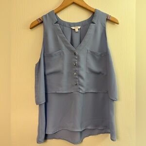 Candie’s sleeveless blouse size large